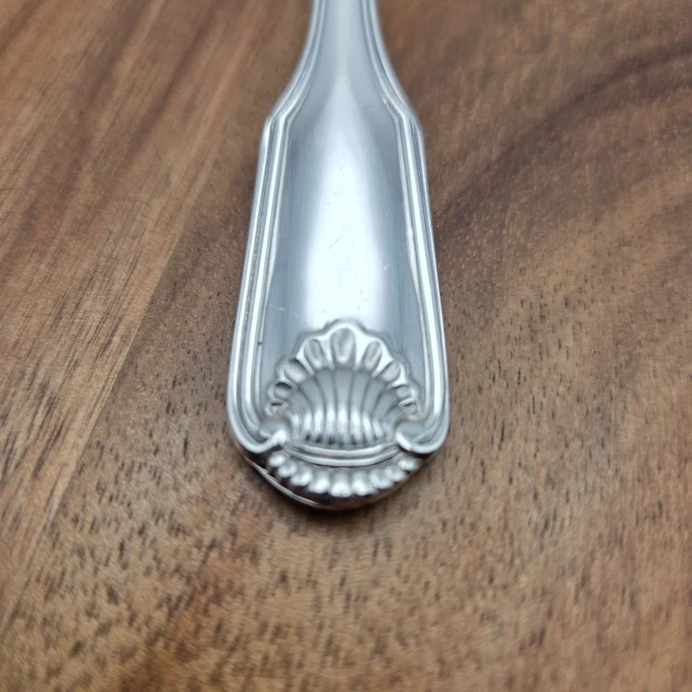Set Of 4 Oneida Community Silverplate Silver Shell Soup Spoons